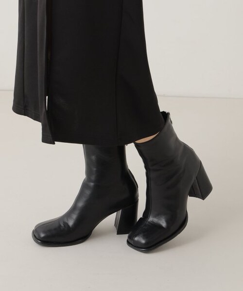 frames RAY CASSIN(フレームスレイカズン)の「スクエアオブリークショートブーツ(シューズ・レディース・クロ/ブラウン/キナリ・M/L)」の1枚目の写真