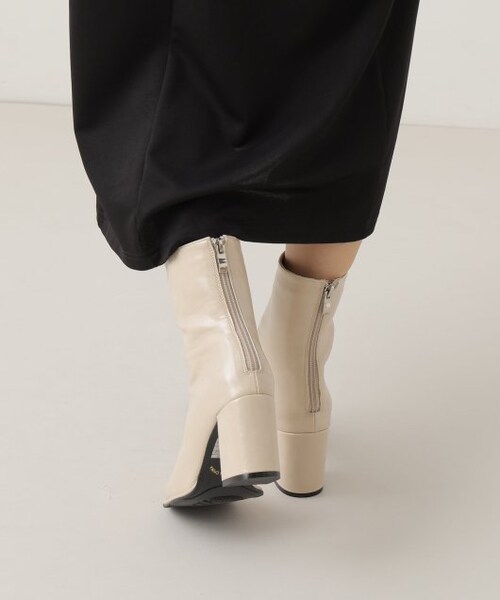 frames RAY CASSIN(フレームスレイカズン)の「スクエアオブリークショートブーツ(シューズ・レディース・クロ/ブラウン/キナリ・M/L)」の20枚目の写真