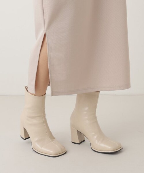 frames RAY CASSIN(フレームスレイカズン)の「スクエアオブリークショートブーツ(シューズ・レディース・クロ/ブラウン/キナリ・M/L)」の22枚目の写真