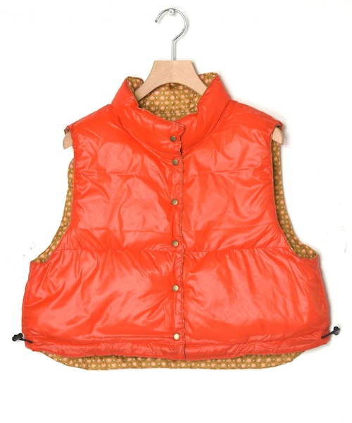 w closet（ダブルクローゼット）の「★先行予約★【リバーシブル】フェイクダウンベスト【8月下旬入荷】（ジャケット/アウター・レディース・エクリュ/ラベンダー/ブルー/キミドリ/ブラック/サックス/花柄/オレンジ・FREE）」の13枚目の写真