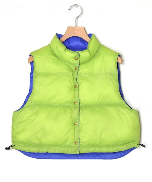 w closet（ダブルクローゼット）の「★先行予約★【リバーシブル】フェイクダウンベスト【8月下旬入荷】（ジャケット/アウター・レディース・エクリュ/ラベンダー/ブルー/キミドリ/ブラック/サックス/花柄/オレンジ・FREE）」の9枚目の写真