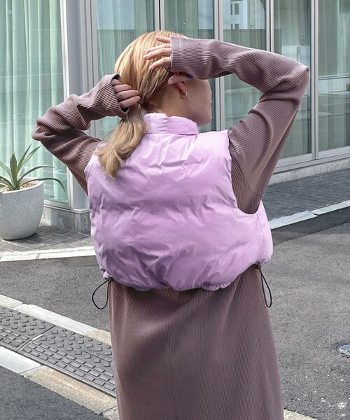 w closet（ダブルクローゼット）の「★先行予約★【リバーシブル】フェイクダウンベスト【8月下旬入荷】（ジャケット/アウター・レディース・エクリュ/ラベンダー/ブルー/キミドリ/ブラック/サックス/花柄/オレンジ・FREE）」の18枚目の写真