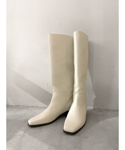 Ungrid(アングリッド)の「スクエアトゥロングブーツ(その他シューズ・アイボリー/ブラック・L/M/S)」の2枚目の写真