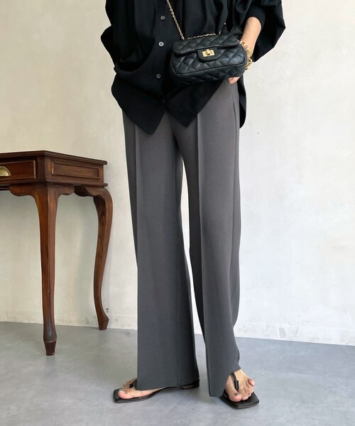 DouDou(ドゥドゥ)の「ダンボールストレートパンツ(その他パンツ・レディース・チャコールグレー/ブラック・F)」の1枚目の写真