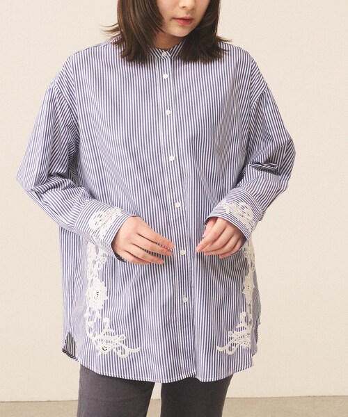 Lui's(ルイス)の「カットワーク刺繍ストライプBigシャツ(シャツ/ブラウス・レディース・ネイビー/ブラック・F)」の1枚目の写真