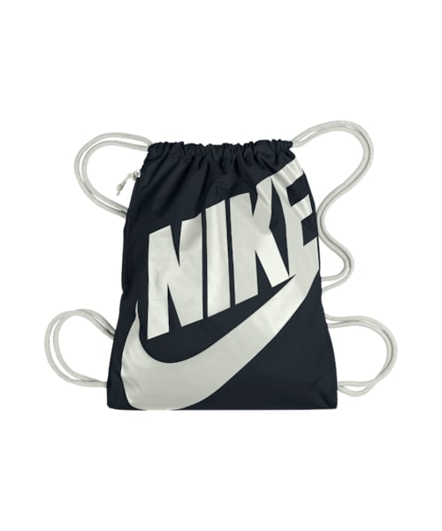 NIKE（ナイキ）の「ナイキ ヘリテージ ジムサック（アクセサリー＆ギア > バッグ・キッズ・ブラック/ブラック/ホワイト/ブライトシトロン/ボルト/ホワイト・ONE SIZE）」の2枚目の写真