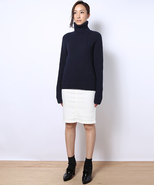 MUVEIL WORK(ミュベールワーク)の「変形リブタートルプルオーバー(その他・レディース・O.WHT/NVY・38)」の1枚目の写真