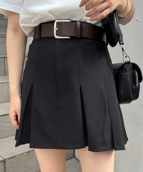 one after another NICE CLAUP(ワンアフターアナザーナイスクラップ)の「ベルト付プリーツスカート(スカート・レディース・ケミカルウォッシュ/ベージュ/ブラウン/ブラック・0)」の2枚目の写真