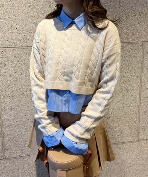 one after another NICE CLAUP(ワンアフターアナザーナイスクラップ)の「シャツ+ショートニットセット(ニット/セーター・レディース・アイボリー/キャメル/グレー・0)」の1枚目の写真