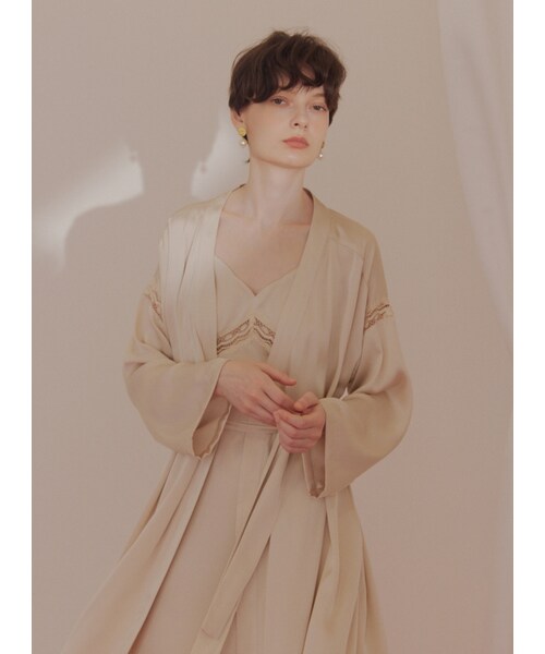 Marjorie（マージョリー）の「慵懶相擁，優雅蕾絲拼接綁帶睡衣罩衫（ジャケット/アウター・レディース・杏/綠・S/M/L）」の4枚目の写真