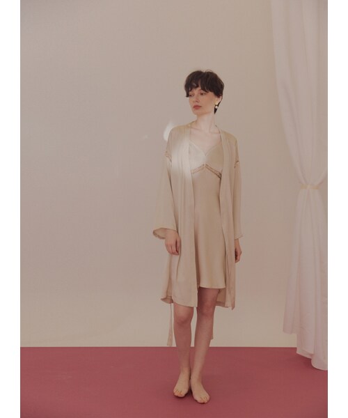 Marjorie（マージョリー）の「慵懶相擁，優雅蕾絲拼接綁帶睡衣罩衫（ジャケット/アウター・レディース・杏/綠・S/M/L）」の2枚目の写真