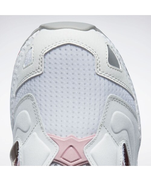 Reebok（リーボック）の「インスタポンプ フューリー95 / Instapump Fury 95（シューズ・フットウェアホワイト/オレンジフレア/インフューズドライラック(GX9430)/コアブラック/クラシックティール/ボールドパープル(GX9431)/フットウェアホワイト/ピュアグレー/フットウェアホワイト(GX9432)/コアブラック/フットウェアホワイト/コアブラック(GX9433)/フットウェアホワイト/ベクターレッド/ベクターブルー(GY1631)/アラバスター/フットウェアホワイト/モダンベージュ(GZ2185)）」の8枚目の写真