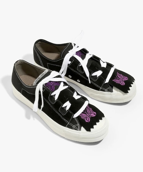 Needles(ニードルス)の「Asymmetric Ghillie Sneaker - Cotton Canvas(その他シューズ・メンズ・WHT/BLK・8/8h/9/9h/10)」の2枚目の写真