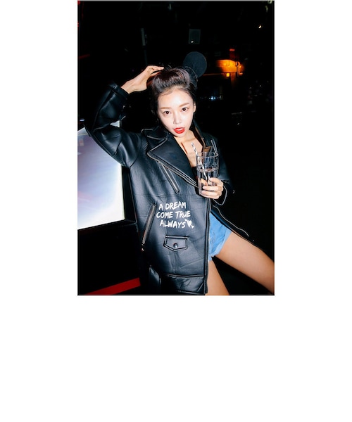 STYLENANDA（スタイルナンダ）の「ロゴ入りネオプレンオーバーサイズライダースジャケット（ジャケット/アウター・レディース・ブラック・フリーサイズ）」の6枚目の写真