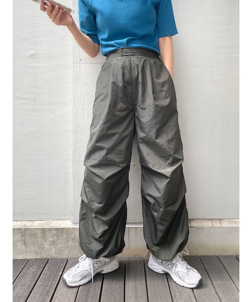 Ungrid(アングリッド)の「【WEB限定】ナイロンドロストパンツ(パンツ・オレンジ/ピンク/チャコールグレー/グリーン/パープル・F)」の2枚目の写真