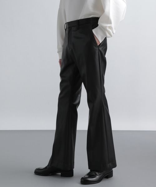 HARE（ハレ）の「シンセティックレザースリムフレアパンツ（）」 - WEAR