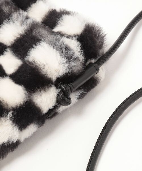 LEPSIM（レプシィム）の「アソートスマホショルダー（バッグ・レディース・アイボリー08/チェッカー09/ブラウン58・ONE SIZE）」の17枚目の写真