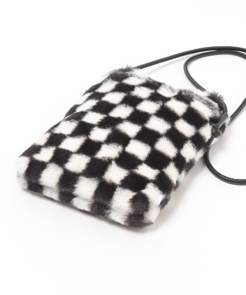 LEPSIM（レプシィム）の「アソートスマホショルダー（バッグ・レディース・アイボリー08/チェッカー09/ブラウン58・ONE SIZE）」の16枚目の写真