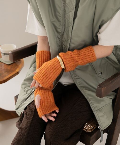 LOWRYS FARM（ローリーズファーム）の「アームウォーマー（ファッション雑貨・レディース・アイボリー08/グレー18/オレンジ45/ブラウン55・フリー）」の3枚目の写真