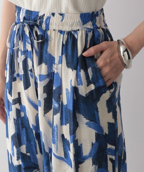 LOWRYS FARM（ローリーズファーム）の「ペイントガライージーパンツ（パンツ・レディース・レッド35/グリーン75/ブルー85・F）」の13枚目の写真