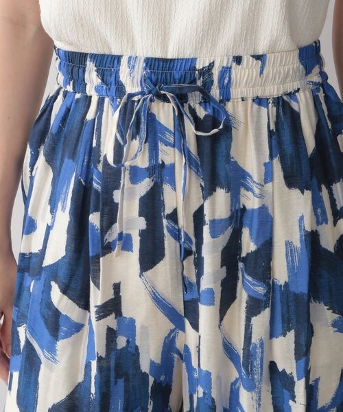 LOWRYS FARM（ローリーズファーム）の「ペイントガライージーパンツ（パンツ・レディース・レッド35/グリーン75/ブルー85・F）」の12枚目の写真