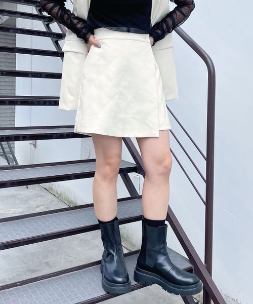 PAGEBOY（ページボーイ）の「エコレザーキルティングショートパンツ（パンツ・レディース・オフホワイト05/ブラック09・F）」の3枚目の写真