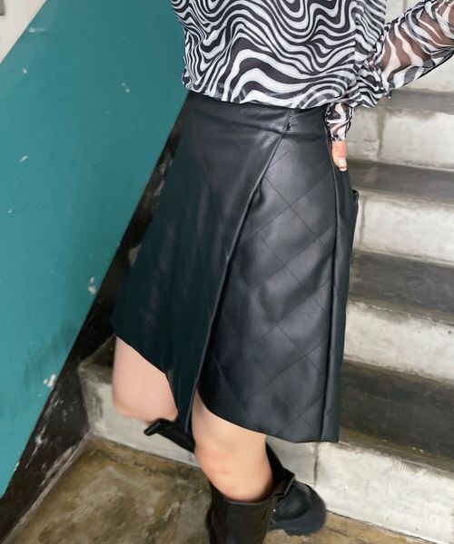 PAGEBOY（ページボーイ）の「エコレザーキルティングショートパンツ（パンツ・レディース・オフホワイト05/ブラック09・F）」の7枚目の写真