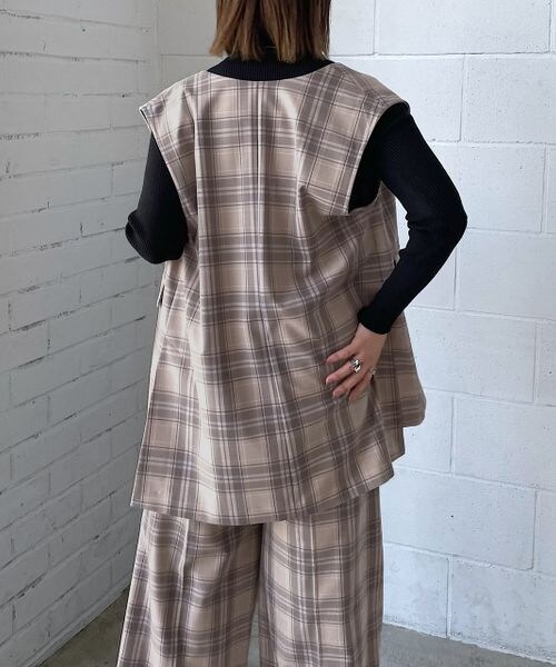 PAGEBOY（ページボーイ）の「TRチェックジレ（ジャケット/アウター・レディース・グレー系10/ブラウン系50・F）」の4枚目の写真