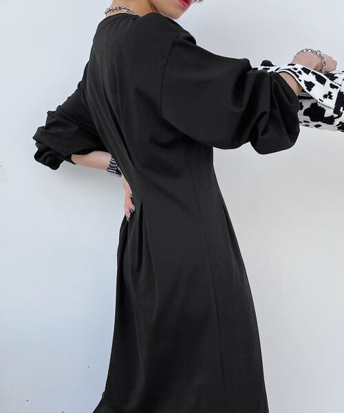 PAGEBOY（ページボーイ）の「ウエストデザインタックワンピース（ワンピース/ドレス・レディース・ブラック09/チャコール18/杢オートミール50・F）」の4枚目の写真