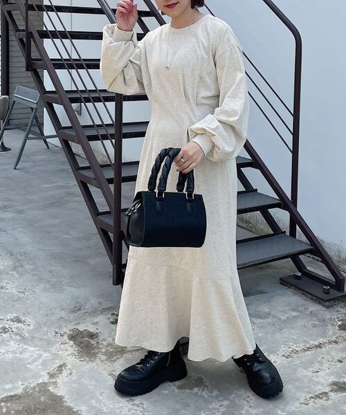 PAGEBOY（ページボーイ）の「ウエストデザインタックワンピース（ワンピース/ドレス・レディース・ブラック09/チャコール18/杢オートミール50・F）」の3枚目の写真