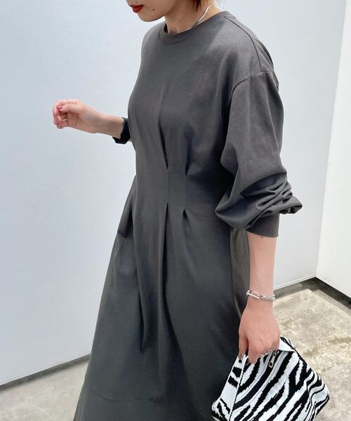 PAGEBOY（ページボーイ）の「ウエストデザインタックワンピース（ワンピース/ドレス・レディース・ブラック09/チャコール18/杢オートミール50・F）」の6枚目の写真