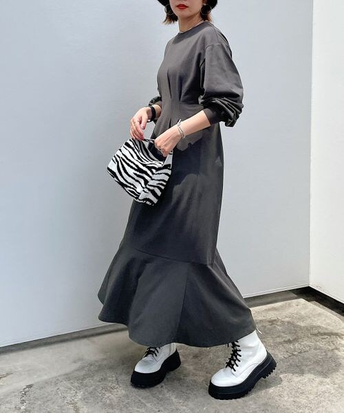 PAGEBOY（ページボーイ）の「ウエストデザインタックワンピース（ワンピース/ドレス・レディース・ブラック09/チャコール18/杢オートミール50・F）」の7枚目の写真