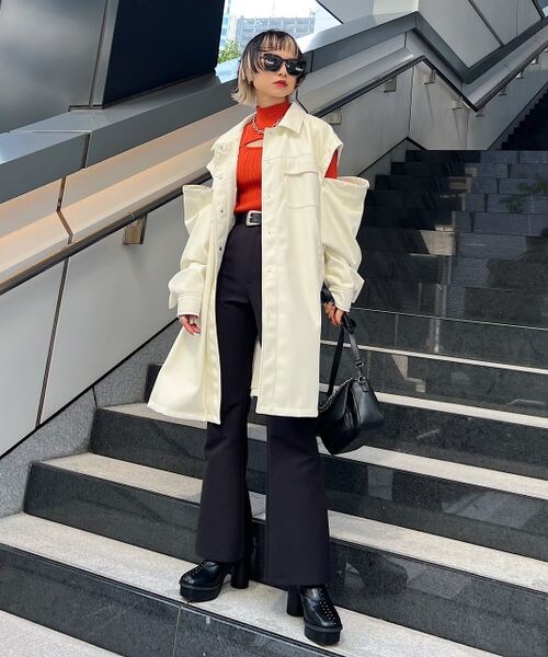 PAGEBOY(ページボーイ)の「エコレザーカスタムロングブルゾン(ジャケット/アウター・レディース・オフホワイト05/ブラック09/モカ51・F)」の11枚目の写真