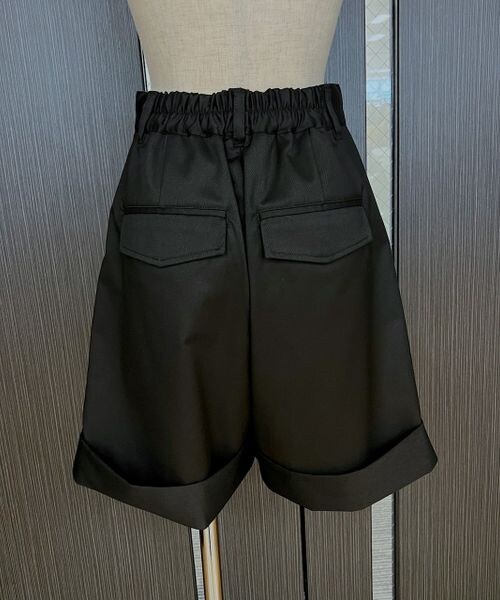PAGEBOY（ページボーイ）の「交織ツイルロールアップショートパンツ（パンツ・レディース・ブラック09/グレージュ12/モカ51・F）」の15枚目の写真