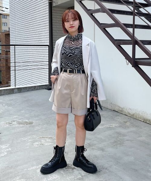 PAGEBOY（ページボーイ）の「交織ツイルロールアップショートパンツ（パンツ・レディース・ブラック09/グレージュ12/モカ51・F）」の8枚目の写真