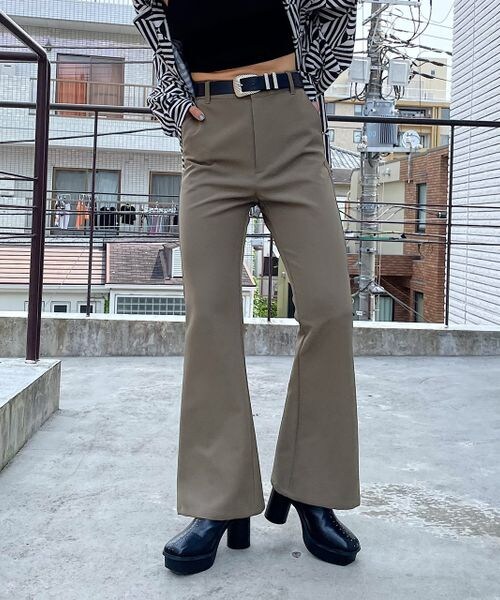 PAGEBOY（ページボーイ）の「モア楽フィットフレアスラックス（パンツ・レディース・オフホワイト05/ブラック09/ショコラ59・S/M/L）」の9枚目の写真