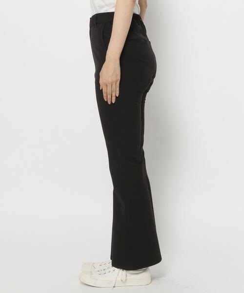 PAGEBOY（ページボーイ）の「モア楽フィットフレアスラックス（パンツ・レディース・オフホワイト05/ブラック09/ショコラ59・S/M/L）」の12枚目の写真