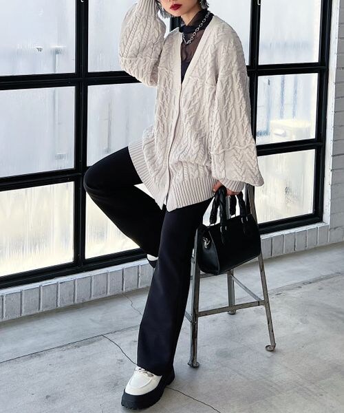 PAGEBOY（ページボーイ）の「モア楽フィットフレアスラックス（パンツ・レディース・オフホワイト05/ブラック09/ショコラ59・S/M/L）」の8枚目の写真