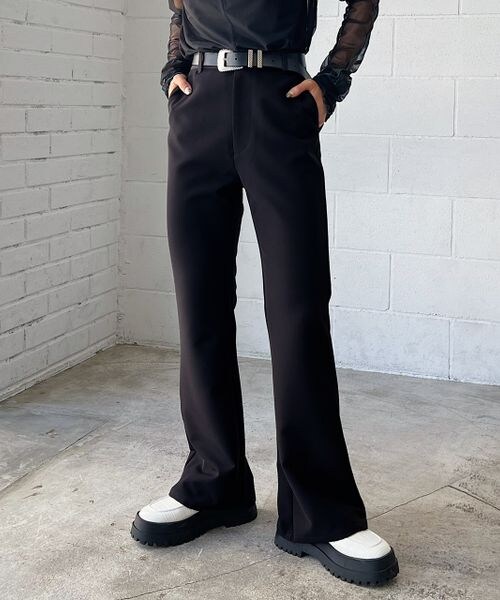 PAGEBOY（ページボーイ）の「モア楽フィットフレアスラックス（パンツ・レディース・オフホワイト05/ブラック09/ショコラ59・S/M/L）」の2枚目の写真