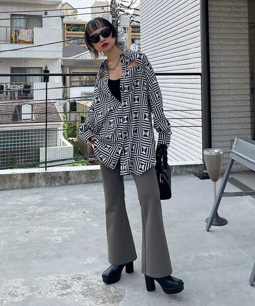 PAGEBOY（ページボーイ）の「モア楽フィットフレアスラックス（パンツ・レディース・オフホワイト05/ブラック09/ショコラ59・S/M/L）」の10枚目の写真