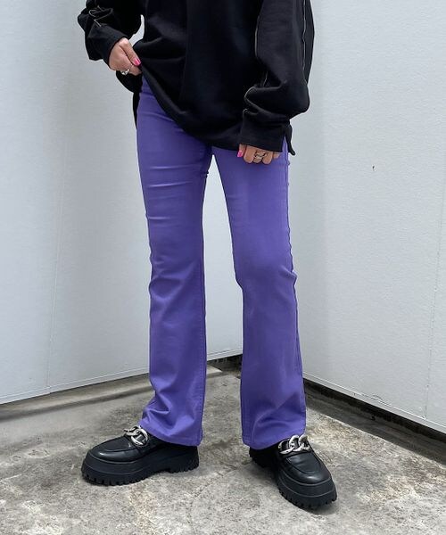 PAGEBOY(ページボーイ)の「フレアフィットジーンズ(パンツ・レディース・ブラック09/ロイヤル83/インディゴブルー87・24inch/25inch/26inch/27inch)」の8枚目の写真