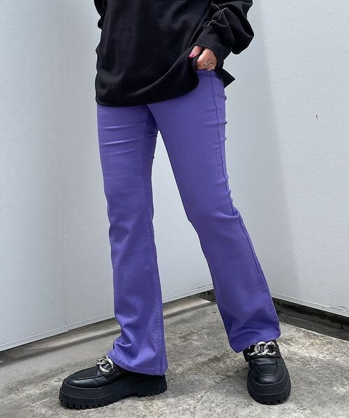 PAGEBOY(ページボーイ)の「フレアフィットジーンズ(パンツ・レディース・ブラック09/ロイヤル83/インディゴブルー87・24inch/25inch/26inch/27inch)」の2枚目の写真