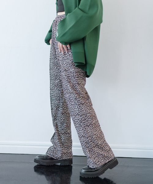 PAGEBOY（ページボーイ）の「イージーストレートパンツ（パンツ・レディース・ヒョウ柄08/オレンジ45/パープル98・FREE）」の6枚目の写真