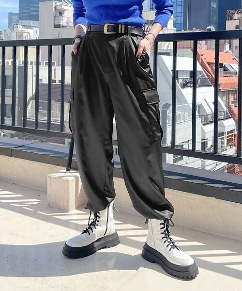 PAGEBOY（ページボーイ）の「レザー加工カーゴパンツ（パンツ・レディース・オフホワイト05/ブラック09/ピーコック84・F）」の9枚目の写真