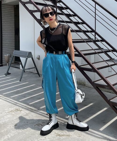 PAGEBOY（ページボーイ）の「レザー加工カーゴパンツ（パンツ・レディース・オフホワイト05/ブラック09/ピーコック84・F）」の13枚目の写真