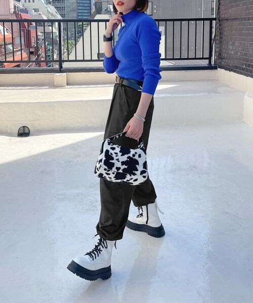 PAGEBOY（ページボーイ）の「レザー加工カーゴパンツ（パンツ・レディース・オフホワイト05/ブラック09/ピーコック84・F）」の10枚目の写真