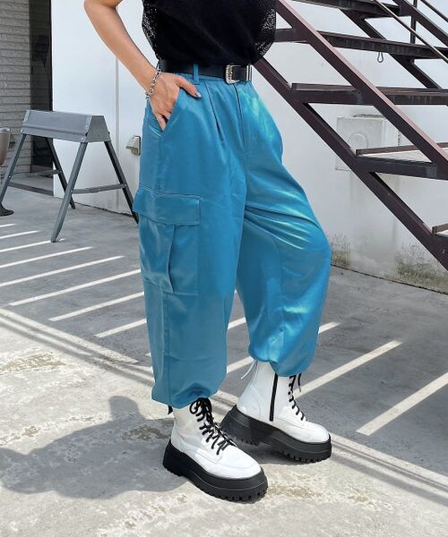 PAGEBOY（ページボーイ）の「レザー加工カーゴパンツ（パンツ・レディース・オフホワイト05/ブラック09/ピーコック84・F）」の11枚目の写真