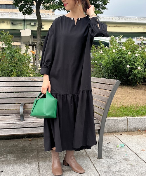 Chez toi（シェトワ）の「パールピン裾ティアードワンピース