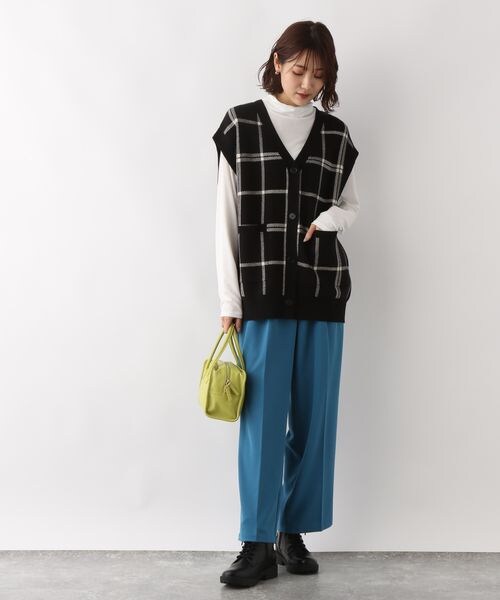 GLOBAL WORK（グローバルワーク）の「ウツクシルエットワイドパンツ（パンツ・レディース・ブラック09/ライトベージュ52/ブラウン54/ミドルブルー84・S/M/L）」の17枚目の写真