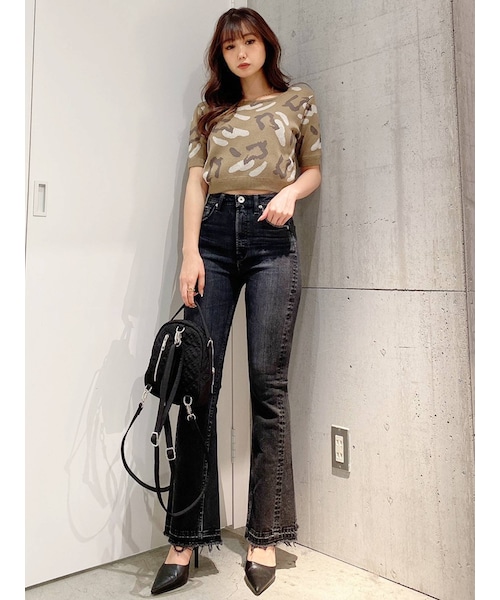 GYDA（ジェイダ）の「H/W SHAPELY LINEフレアデニムパンツ（デニムパンツ・ブラック/インディゴ・M/S/XS）」の6枚目の写真